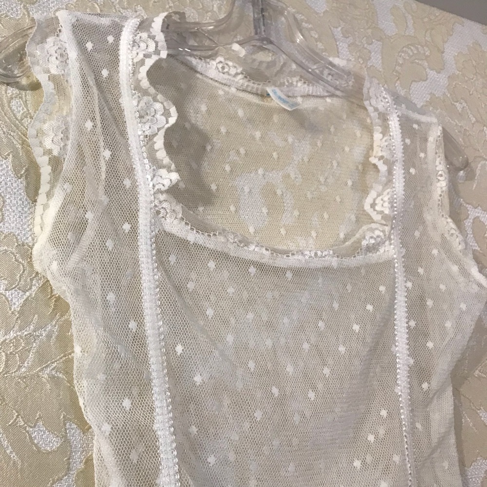 Beautiful lace top - Picture 3 of 5